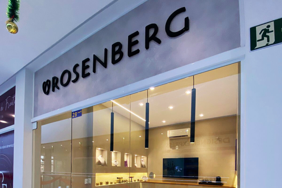 Encontre a mais refinada seleção de joias e alianças em Sinop, MT, na Rosenberg Alianças. Como a principal joalheria da região, oferecemos uma ampla variedade de joias, incluindo alianças de namoro, alianças de casamento, alianças de ouro 18k e alianças de prata. Nossa coleção exclusiva de peças é perfeita para expressar seu amor e compromisso. Visite-nos hoje mesmo e descubra o brilho eterno das joias em Sinop, MT, somente na Rosenberg Alianças.